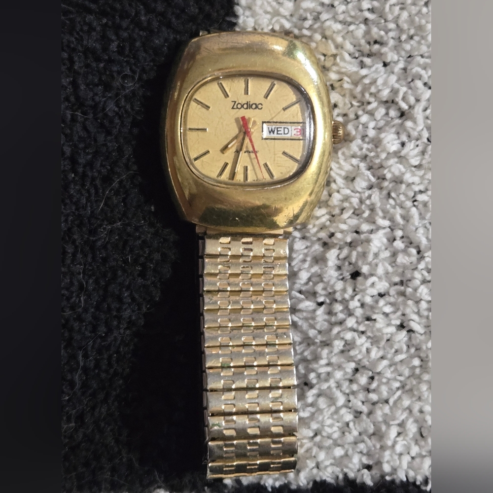 Rare Zodiac men's Vintage gold tone Swiss watch